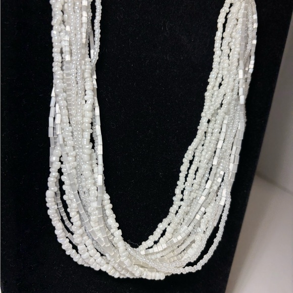 Seed Bead White Multistrand Necklace Silvertone Opalescent Clear Beads 12โ Drop - Picture 4 of 9
